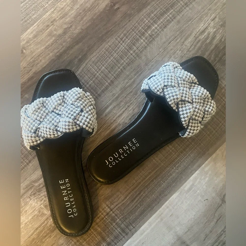 New Journee Collection Women's Railey Comfort Foam Slip On Slide Flat S… - Picture 4 of 9